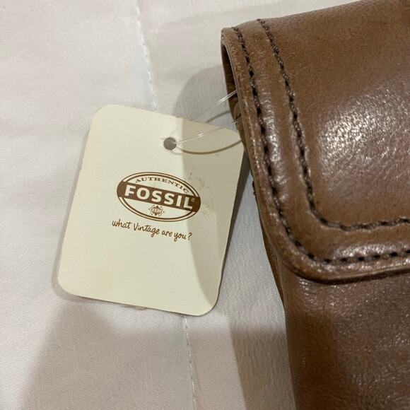 NWT Fossil 8” Taupe Leather Wallet/Clutch, zipper pockets, semi-glossy finish - Picture 7 of 11
